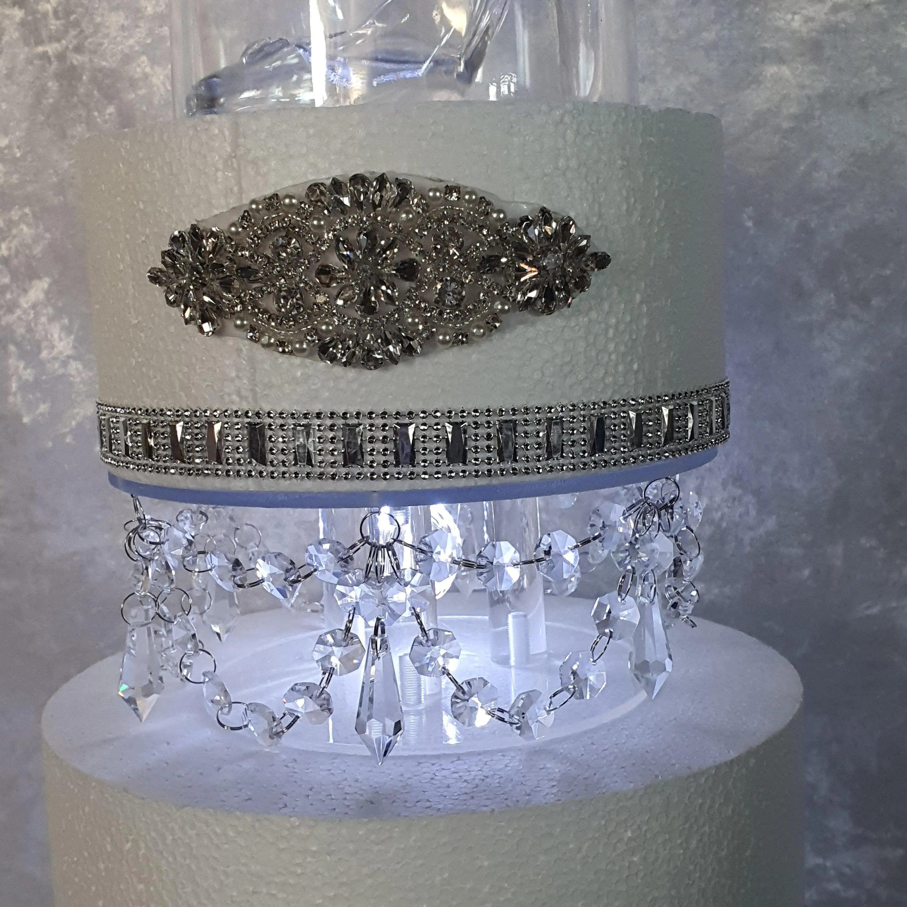 Crystal Chandelier LED Wedding Cake Tiers, CAKE Separator Set of 2, cake dividers, glass crystal drapes, round