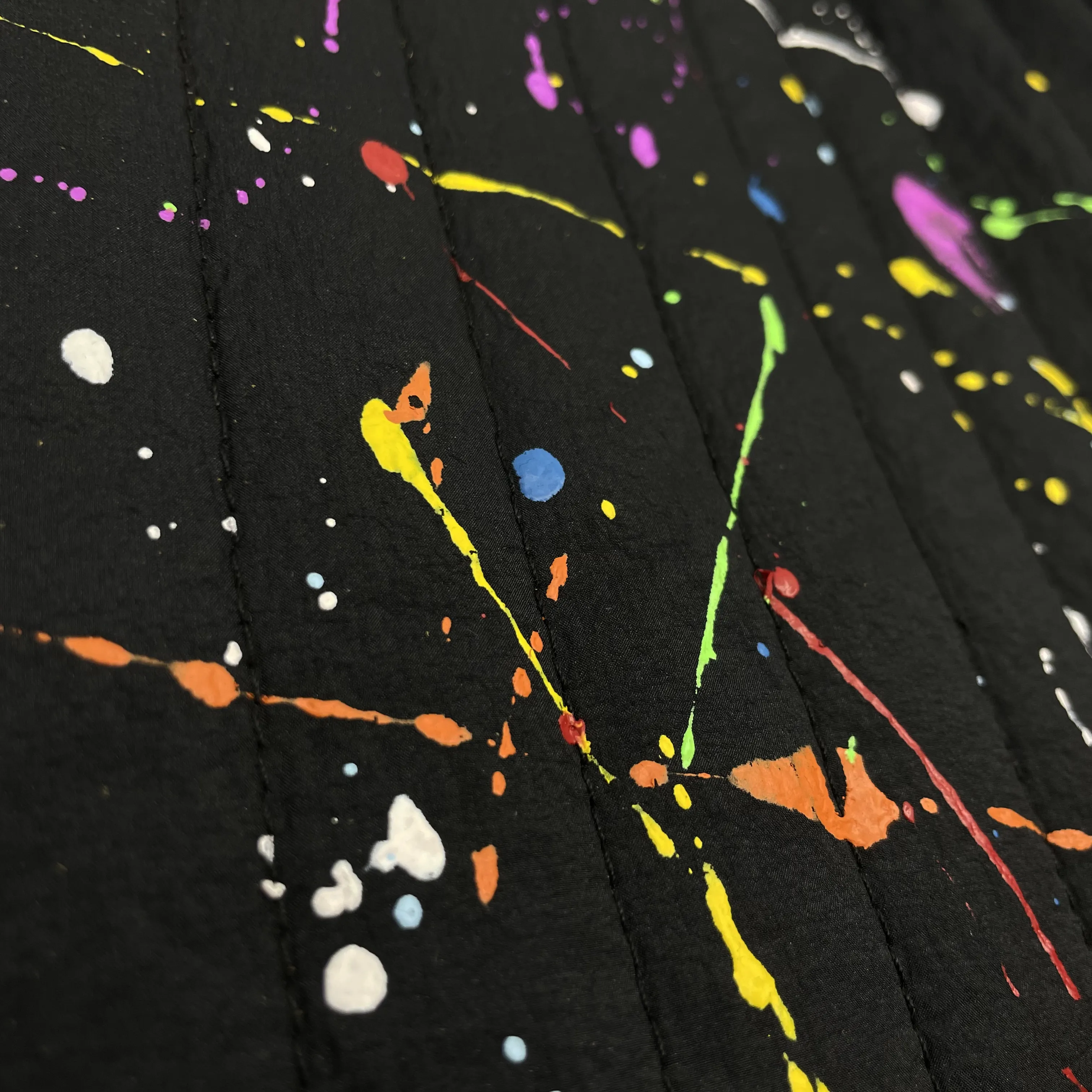 "QUILTED SPLATTER PAINT" BASKETBALL SHORT