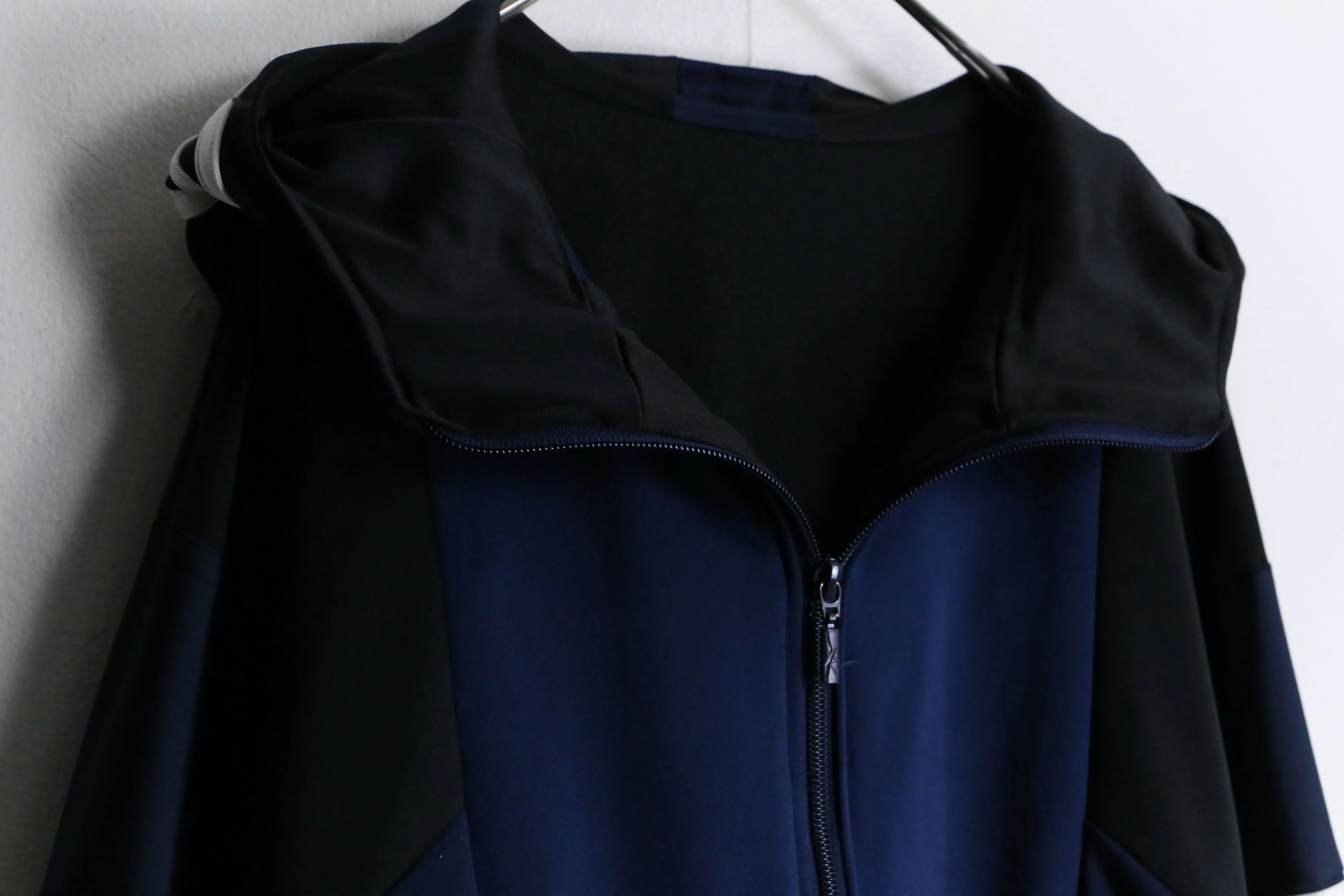 "Re:make" symmetry line hoodie track jacket