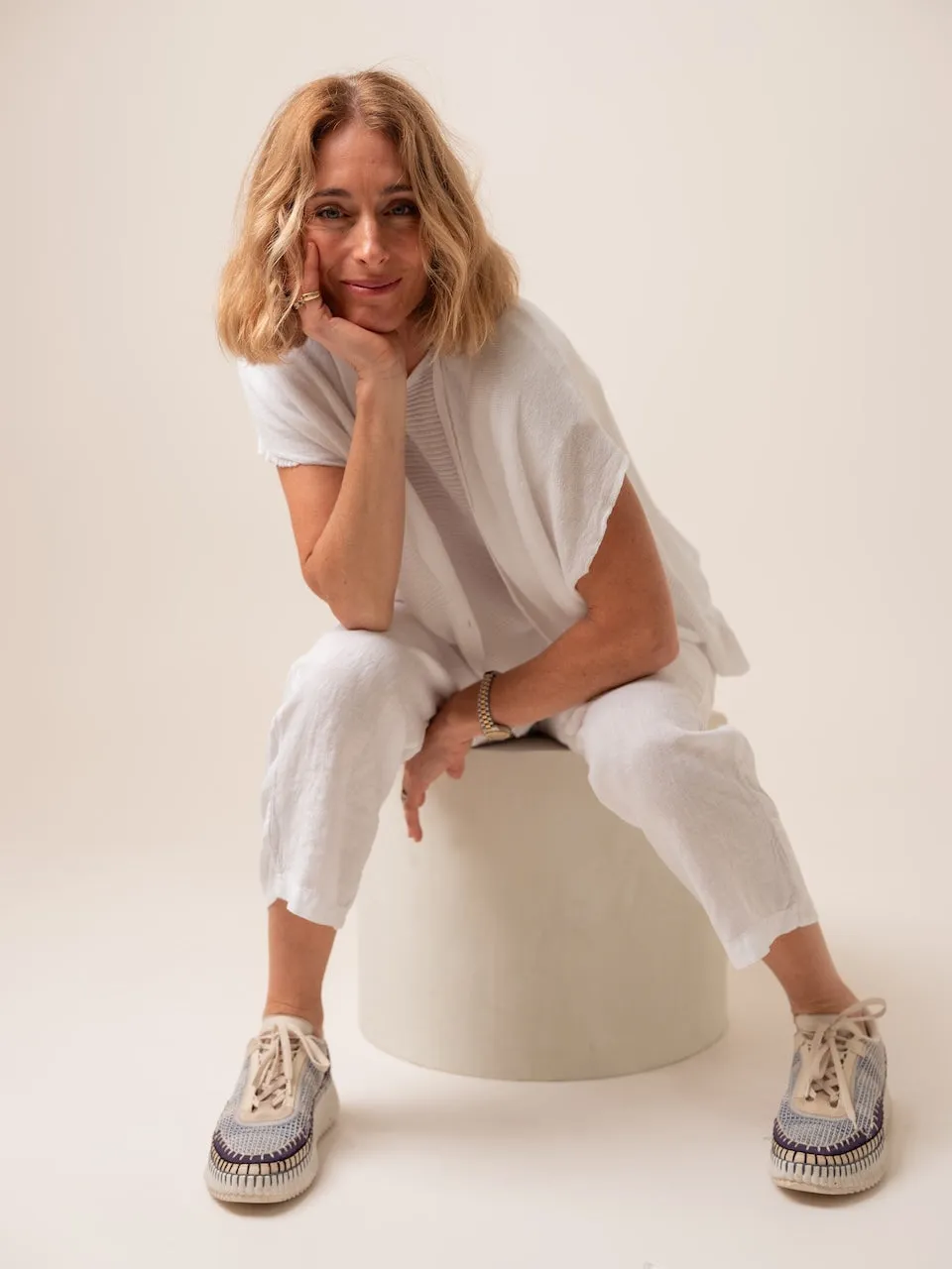 Transit Par Such Light Weight Cardigan in white